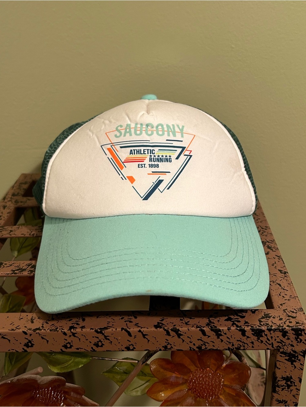 Saucony Athletic Running Foamie Trucker Cap in Mint & White Adjustable Mesh